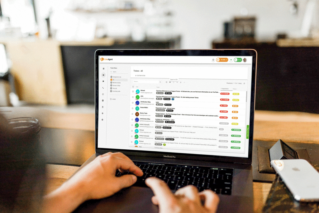 LiveAgent universell innboks på dataskjerm