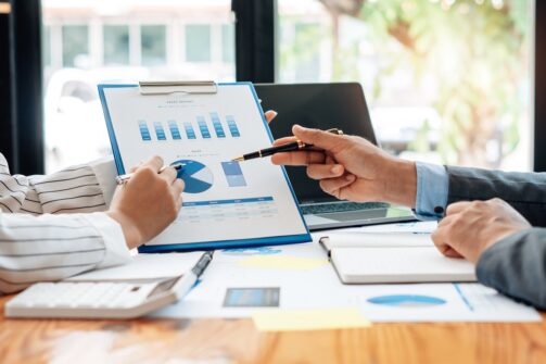 10 trinn for å lage en kunnskapsstyringsstrategI + eksempler