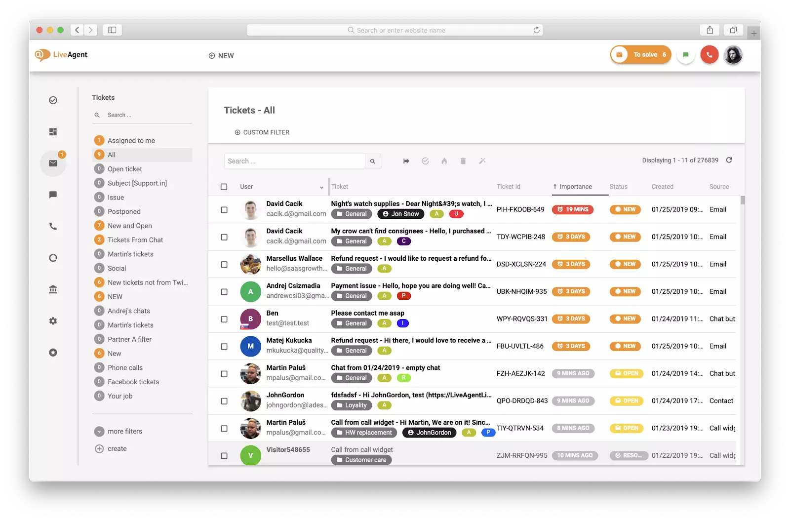 LiveAgent enhetlig innboks som viser alle billetter sortert og kategorisert på tvers av kanaler med prioritets- og statusindikatorer