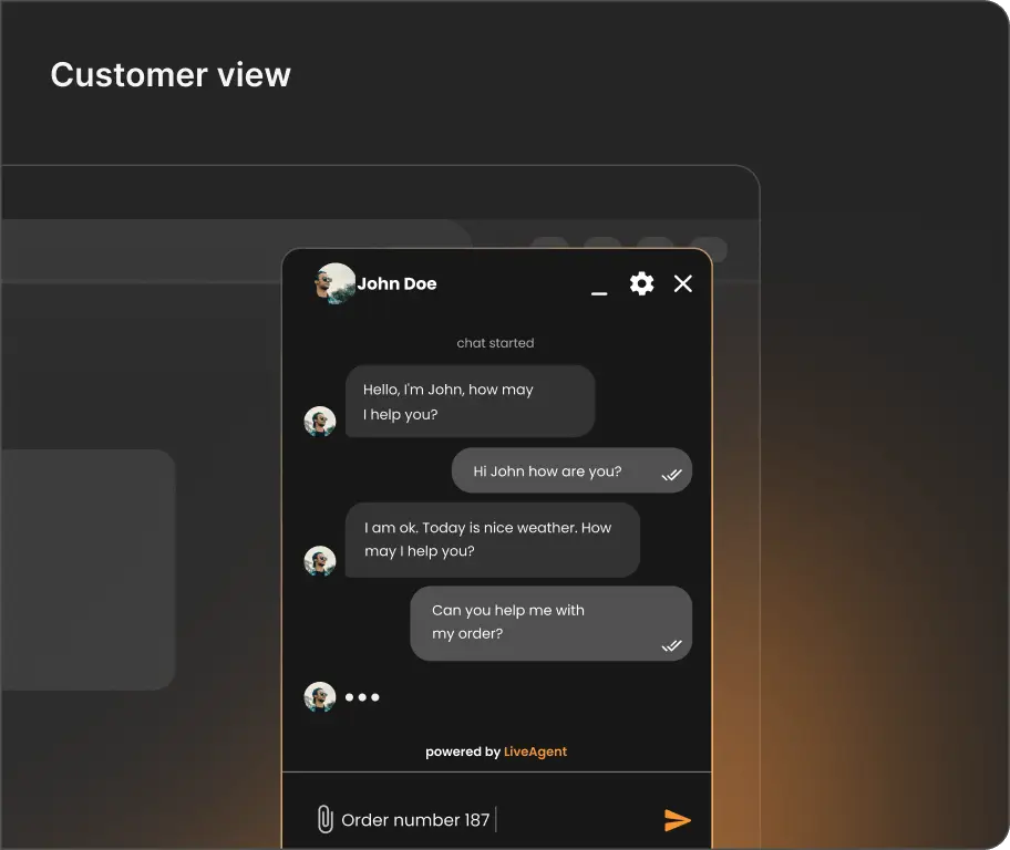 Kunde som bruker live chat-programvare på et nettsted